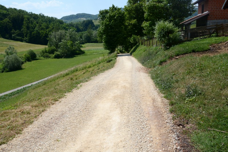 NASTAVLJENO JE ODRŽAVANJE NERAZVRSTANIH CESTA NA PODRUČJU OPĆINE GORNJA STUBICA