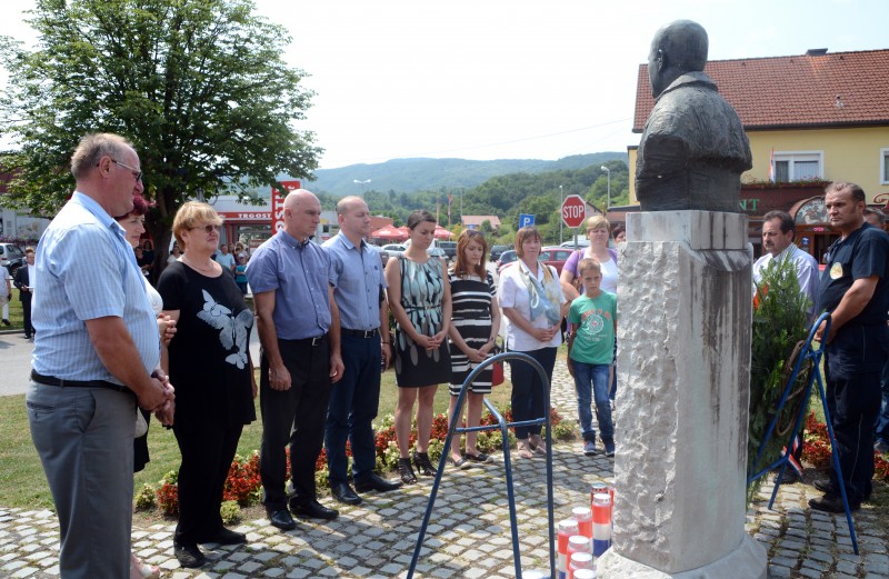 SVETOM MISOM I POLAGANJEM VIJENCA OBILJEŽEN DAN DRŽAVNOSTI REPUBLIKE HRVATSKE