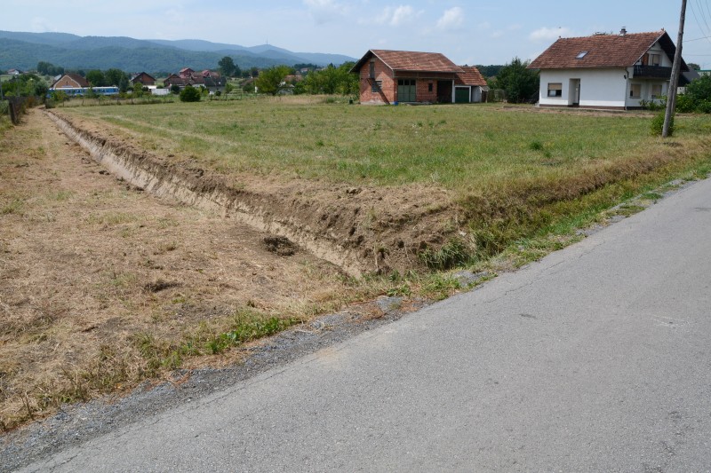 NASTAVLJENO JE ODRŽAVANJE NERAZVRSTANIH CESTA I ODVODNIH JARAKA NA PODRUČJU OPĆINE GORNJA STUBICA
