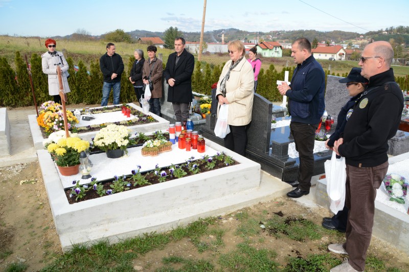 ODAVANJE POČASTI POGINULIM HRVATSKIM BRANITELJIMA NA MJESNOM GROBLJU U GORNJOJ STUBICI POVODOM BLAGDANA SVIH SVETIH I DUŠNOG DANA