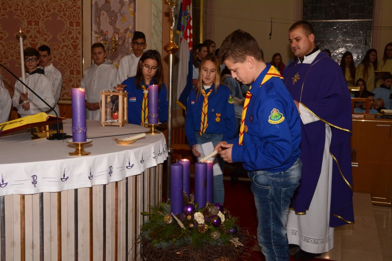 U ŽUPNU CRKVU SVETOG JURJA MUČENIKA U GORNJOJ STUBICI DONESENO BETLEHEMSKO SVJETLO MIRA