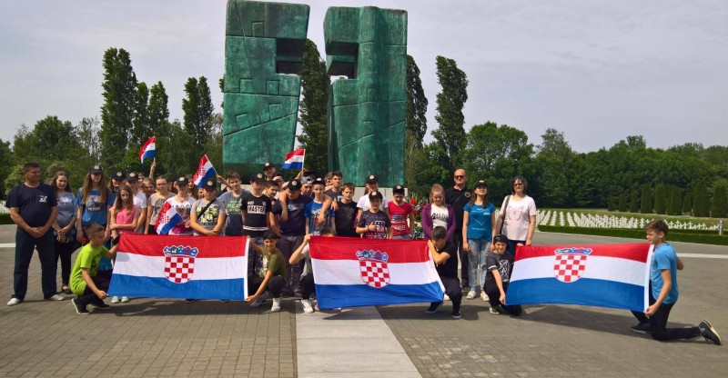 POSJET UČENIKA SEDMIH I OSMIH RAZREDA NAŠE OSNOVNE ŠKOLE VUKOVARU