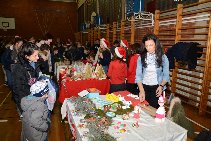 ODRŽAN ADVENTSKI SAJAM U OSNOVNOJ ŠKOLI MATIJE GUPCA