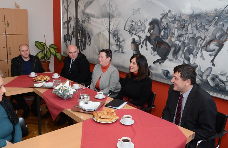 U sklopu posjeta osnovnoj školi u Gornjoj Stubici, ministrica Divjak razgovarala s nastavnicima na temu eksperimentalnog programa ''Škola za život''