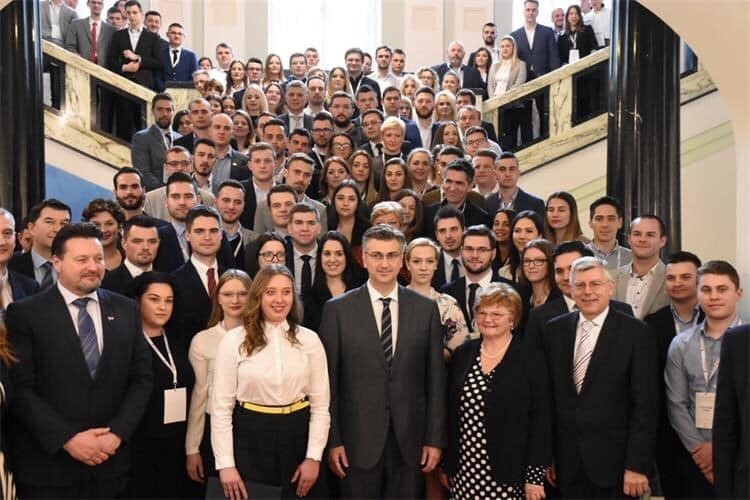 PREDSTAVNICE SAVJETA MLADIH OPĆINE GORNJA STUBICA SUDJELOVALE SU NA GODIŠNJOJ KONFERENCIJI SAVJETA MLADIH REPUBLIKE HRVATSKE U HRVATSKOM SABORU