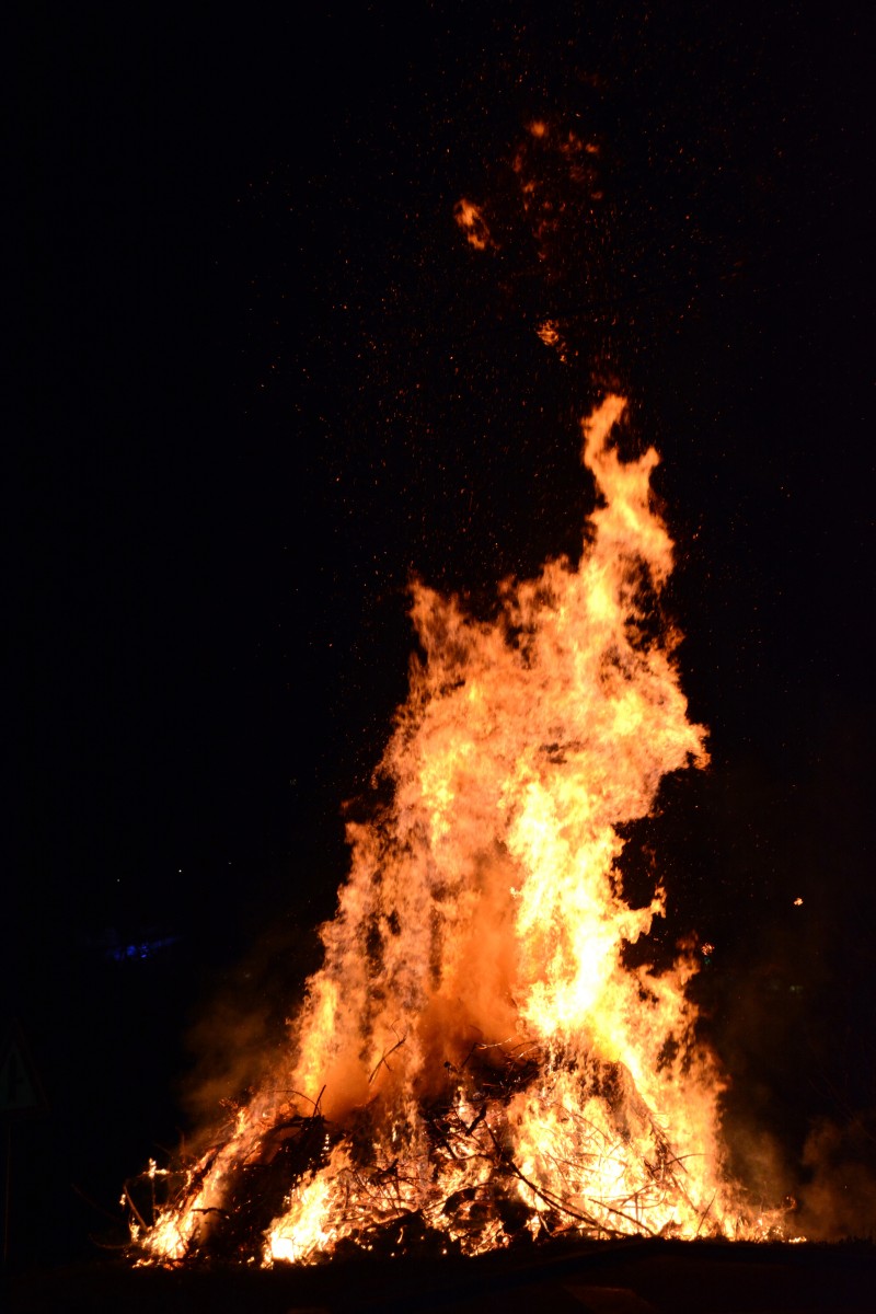 ZAPALJEN TRADICIONALNI JURJEVSKI KRIJES