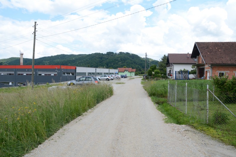 NASTAVLJENO JE ODRŽAVANJE MAKADAMSKIH NERAZVRSTANIH CESTA NA PODRUČJU OPĆINE GORNJA STUBICA
