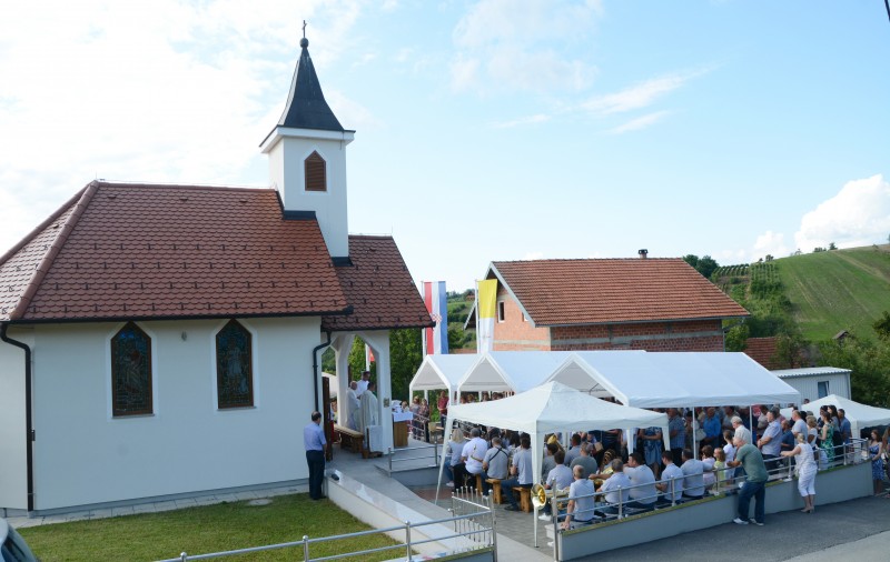 ODRŽANO TRADICIONALNO GODIŠNJE PROŠTENJE U JAKŠINCU KOD KAPELE SVETE KATARINE