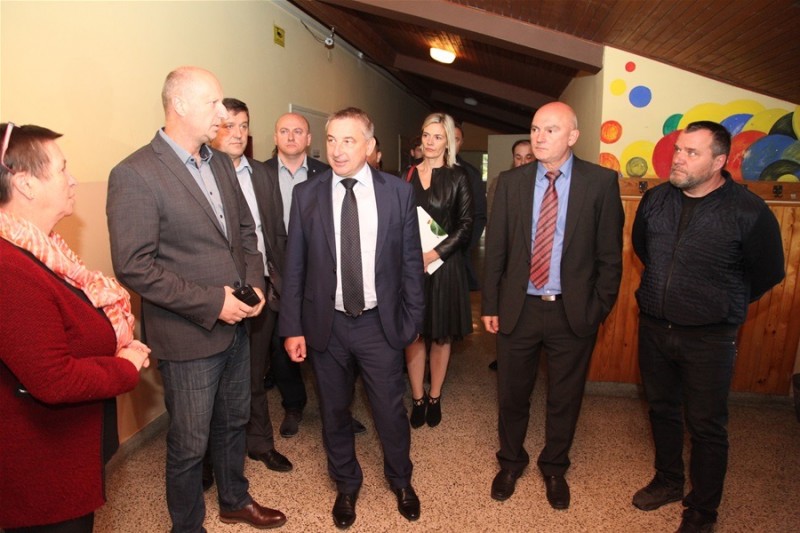 Potpredsjednik Vlade RH i ministar graditeljstva i prostornog uređenja Predrag Štromar obišao radove na Osnovnoj školi Matije Gupca