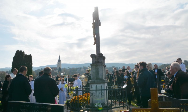 PROSLAVLJEN BLAGDAN SVIH SVETIH