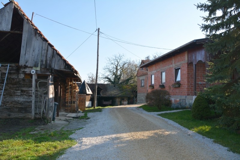 NASTAVLJENO JE ODRŽAVANJE NERAZVRSTANIH MAKADAMSKIH CESTA NA PODRUČJU OPĆINE GORNJA STUBICA