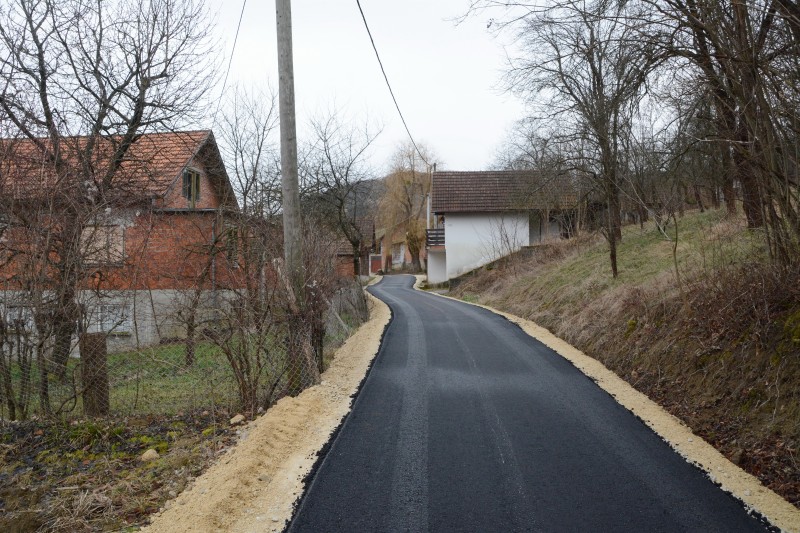 ASFALTIRANA OPĆINSKA NERAZVRSTANA CESTA MAKARI - LABAŠI U KARIVAROŠU