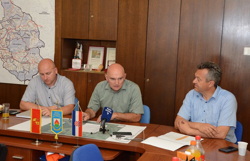 OPĆINSKI NAČELNIK JASMIN KRIZMANIĆ SUDJELOVAO U PREDSTAVLJANJU PROJEKTA IZGRADNJE SUSTAVA PRIKUPLJANJA I ODVODNJE OTPADNIH VODA VELIKA INVESTICIJA NA PODRUČJU OPĆINE U VRIJEDNOSTI OD 6,3 MILIJUNA KUNA