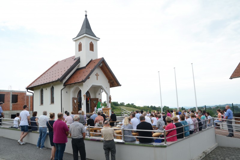 ODRŽANO TRADICIONALNO GODIŠNJE PROŠTENJE U JAKŠINCU KOD KAPELE SVETE KATARINE