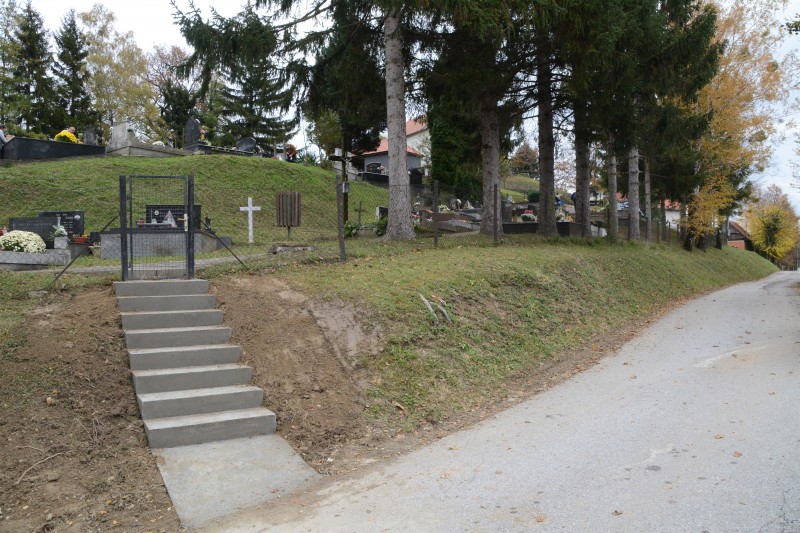 IZGRAĐENE NOVE STEPENICE NA DONJEM ULAZU U MJESNO GROBLJE DUBOVEC