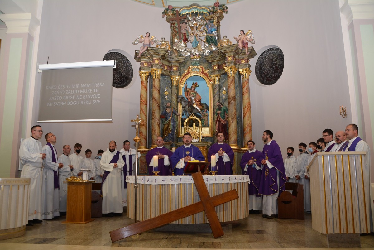 ODRŽAN 69. PLANINARSKI KRIŽNI PUT