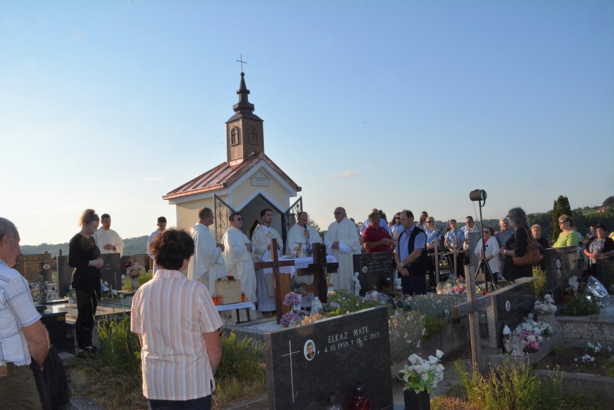 Blagoslov poklonca Gospe Žalosne na mjesnom groblju Gornja Stubica