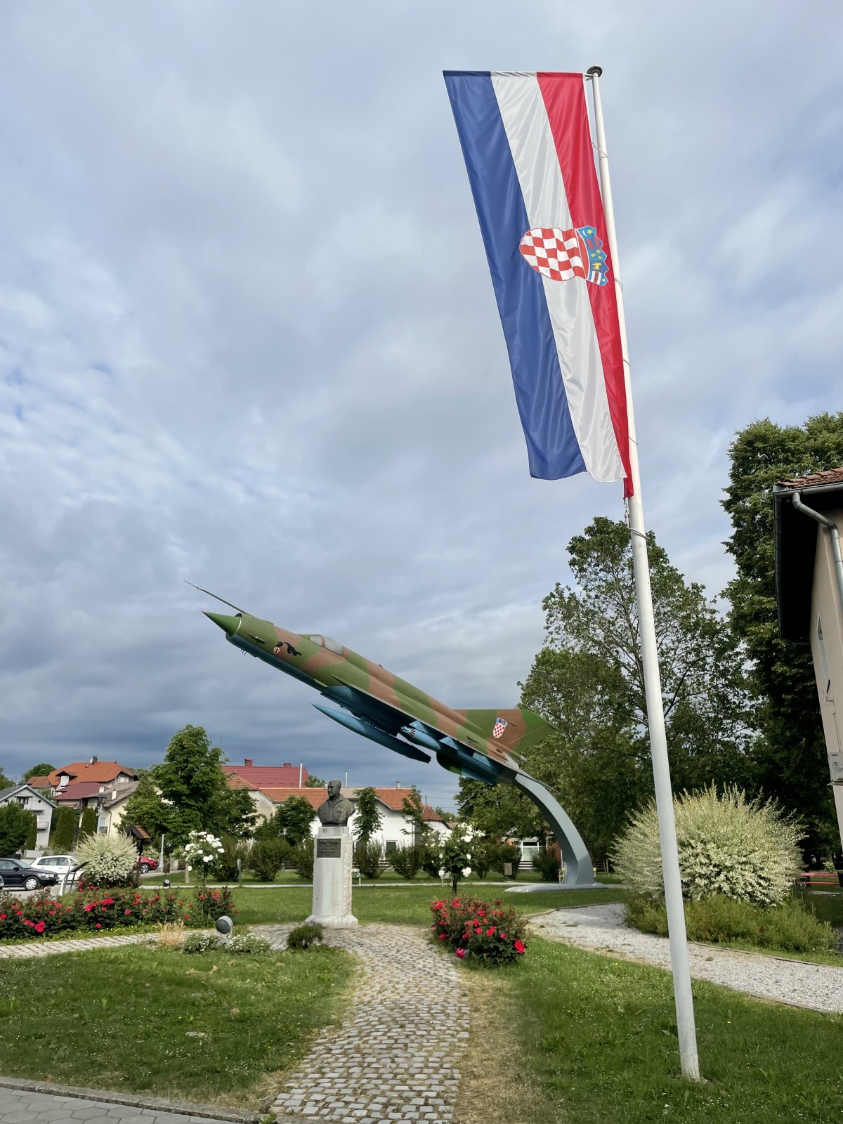 ČESTITKA POVODOM DANA POBJEDE I DOMOVINSKE ZAHVALNOSTI I DANA HRVATSKIH BRANITELJA