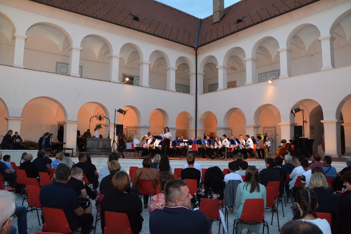 U Dvorcu Oršić održan koncert puhačkih orkestara