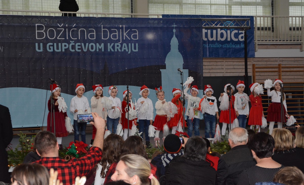 Na Božićnoj bajci u Gupčevom kraju sudjelovala i djeca iz našeg dječjeg vrtića i osnovne škole