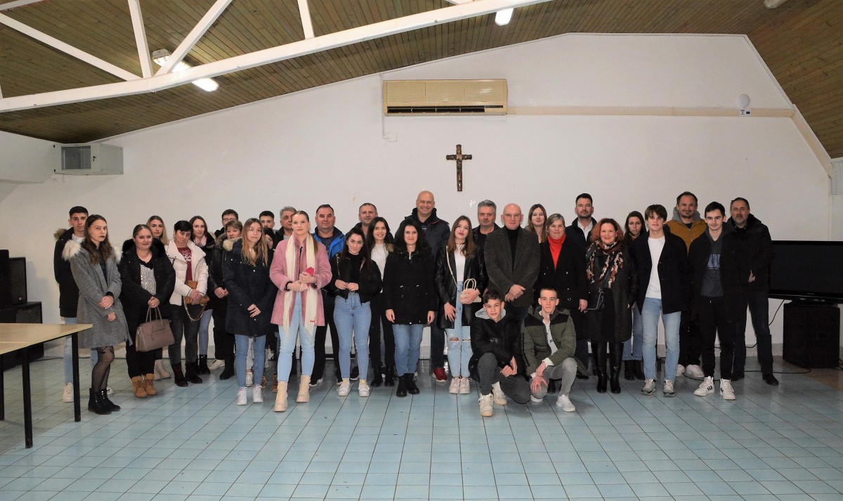 POTPISANI UGOVORI O DODJELI UČENIČKIH I STUDENTSKIH STIPENDIJA