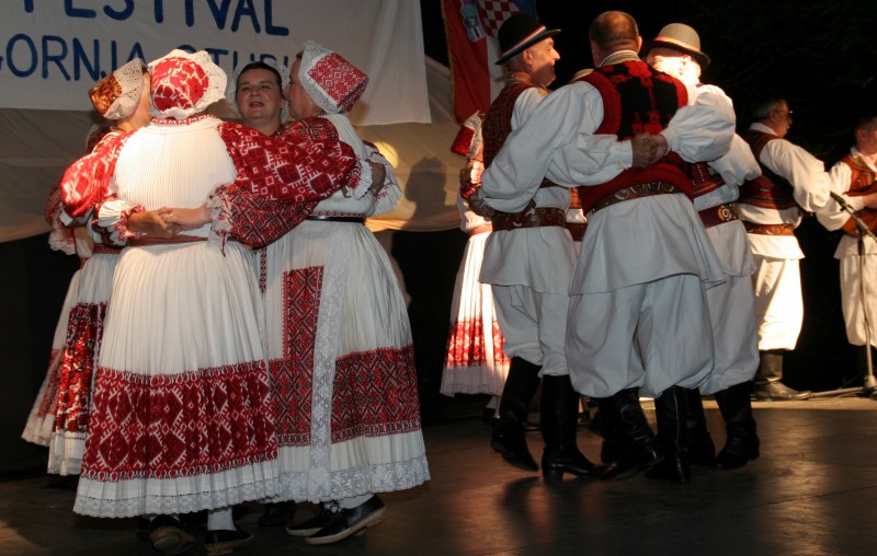 NA TERASI DVORCA ORŠIĆ U GORNJOJ STUBICI ODRŽAN 8. MEĐUNARODNI FOLKLORNI FESTIVAL