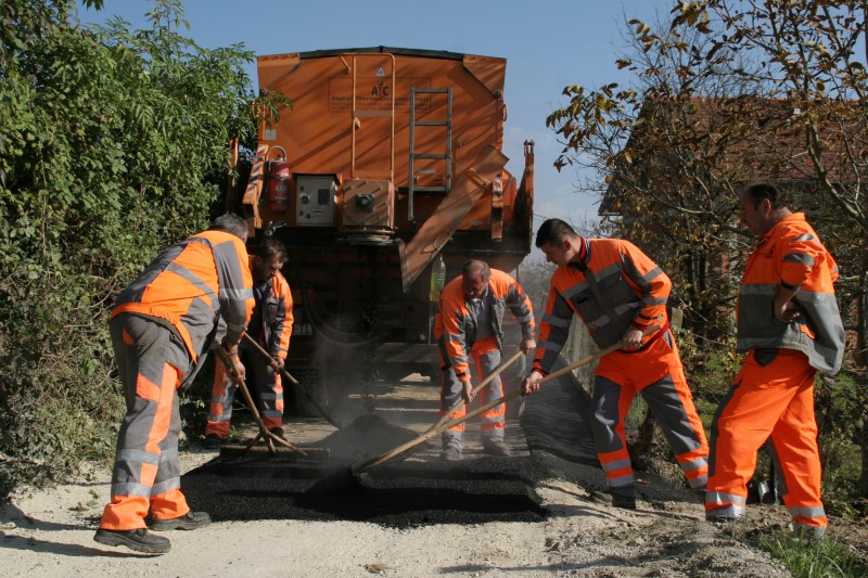 IZVRŠENO ASFALTIRANJE U ZASELKU BEKINI