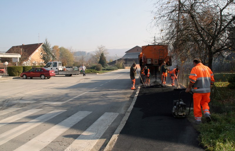 ASFALTIRANJE NOGOSTUPA U HRENICAMA