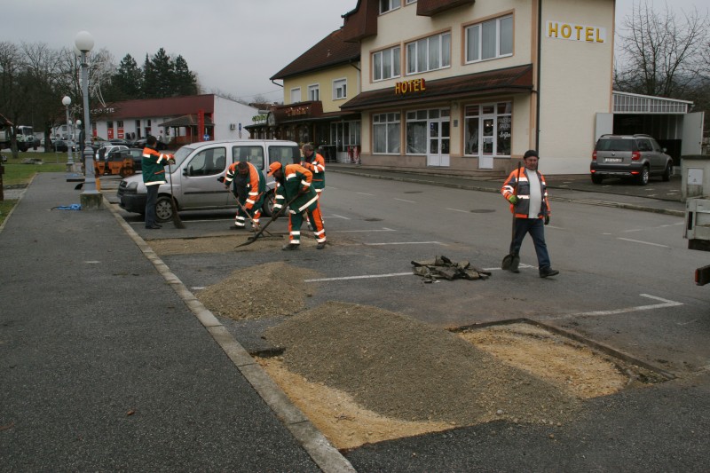 UREĐENJE PARKIRALIŠTA U CENTRU GORNJE STUBICE