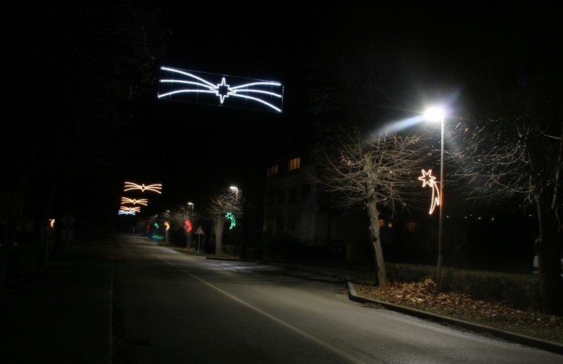 Povodom božićnih i novogodišnjih blagdana uređen i osvijetljen centar Gornje Stubice