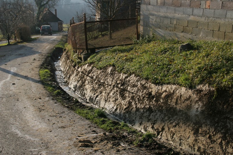 ISKOP ODVODNOG KANALA U MODROVCU