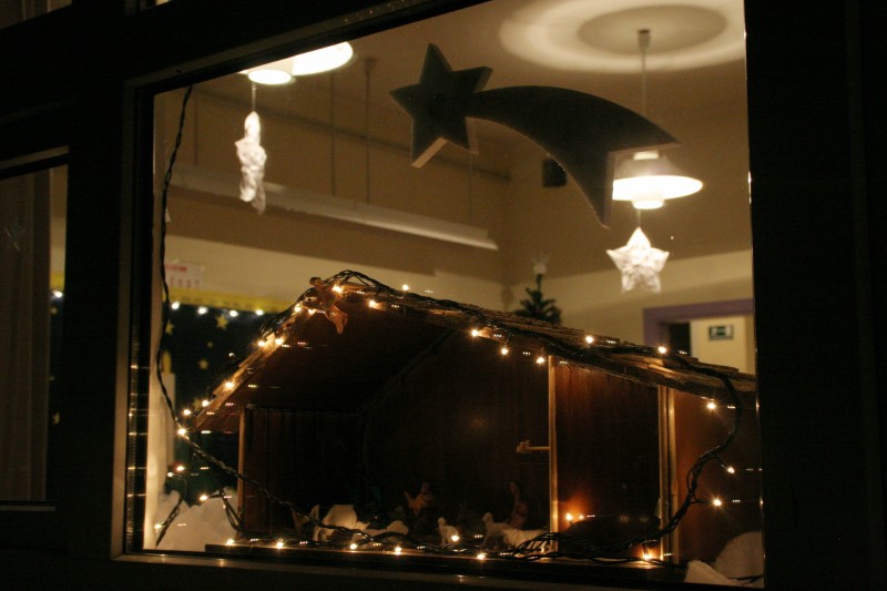 PRIREDBA I OSVJETLJAVANJE 12. ADVENTSKOG PROZORA U PODRUČNOJ ŠKOLI HUM STUBIČKI