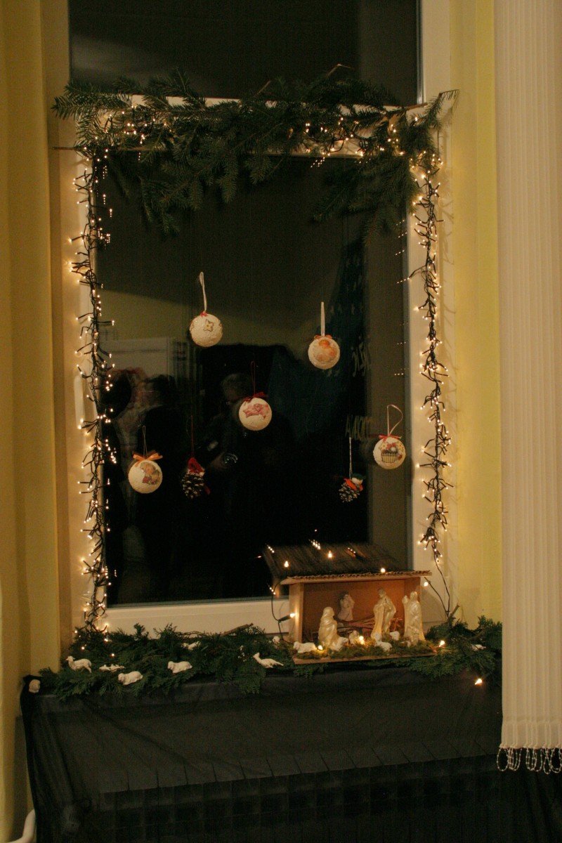 PRIREDBA I OSVJETLJAVANJE ADVENTSKOG PROZORA U PODRUČNOJ ŠKOLI SVETI MATEJ