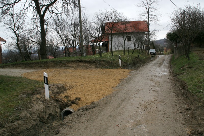 ZACJEVLJENJE ODVODNIH KANALA U ZASEOKU HRENI I BOŽIĆ U SLANOM POTOKU