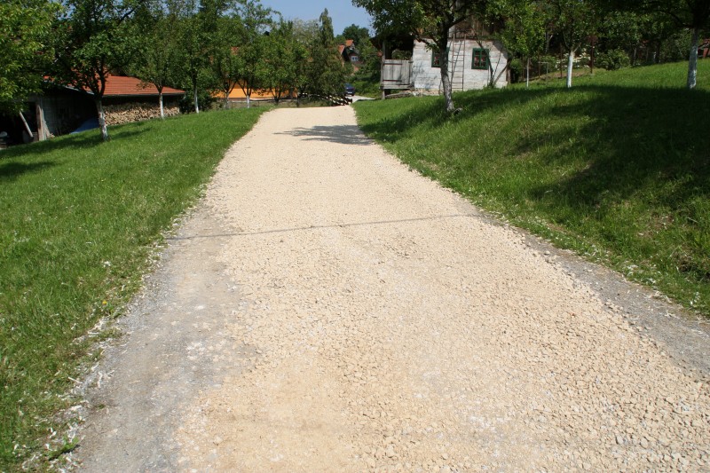Saniran put u naselju Modrovec u zaseocima Kukasi i Stakori prema Kučakima