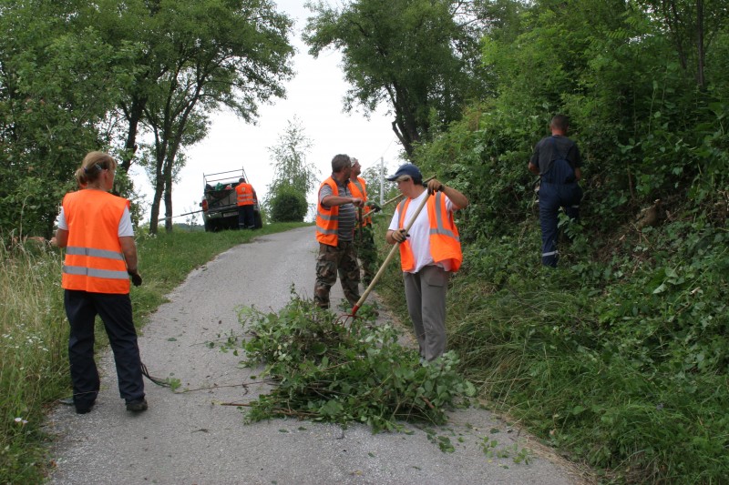 OPĆINA GORNJA STUBICA NASTAVLJA S ČIŠČENJEM I UREĐENJEM JAVNIH POVRŠINA UZ NERAZVRSTANE CESTE I PUTEVE