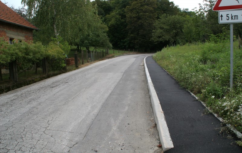 ZAVRŠENO ASFALTIRANJE NOGOSTUPA U BANŠĆICI