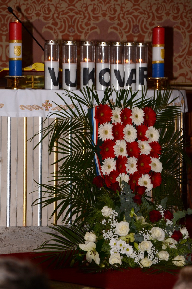 ODRŽANA SVEČANA AKADEMIJA POVODOM OBLJETNICE STRADANJA VUKOVARA GRADA HEROJA U ORGANIZACIJI MLADIH ŽUPE SV. JURJA IZ GORNJE STUBICE