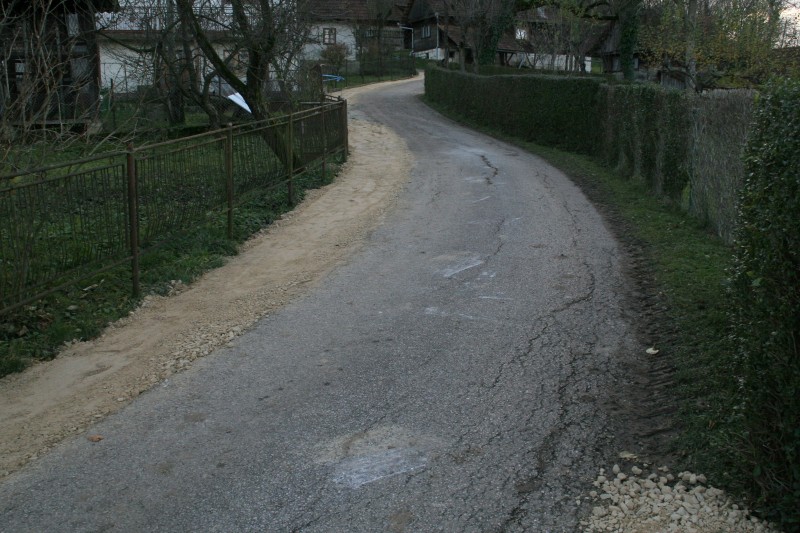 NASTAVLJENO ODRŽAVANJE NERAZVRSTANIH CESTA I ODVODNIH JARAKA NA PODRUČJU OPĆINE GORNJA STUBICA