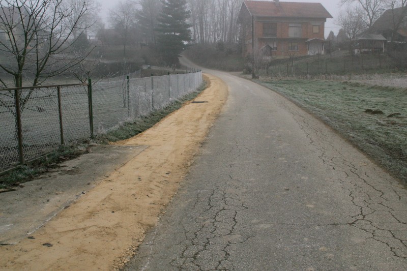 NASTAVLJENO JE ODRŽAVANJE NERAZVRSTANIH CESTA I ODVODNIH JARAKA NA PODRUČJU OPĆINE GORNJA STUBICA