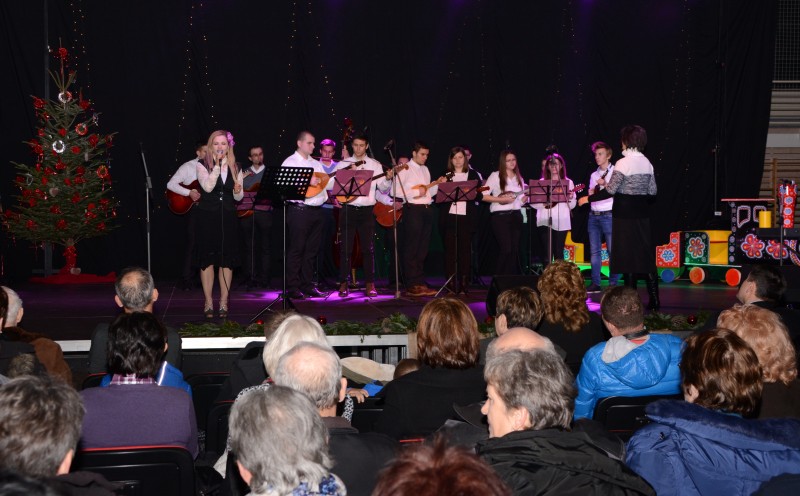 ODRŽAN BOŽIĆNI KONCERT U SPORTSKOJ DVORANI U DONJOJ STUBICI
