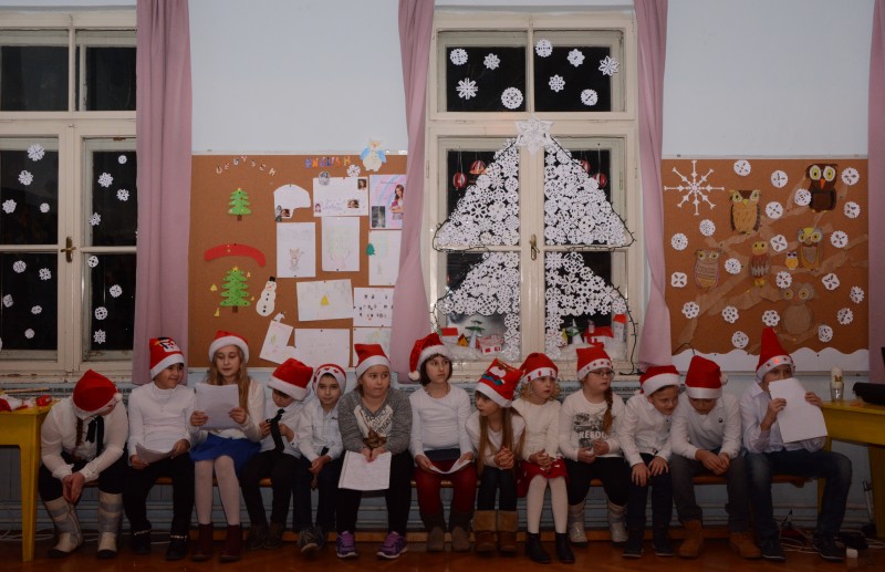 ŠKOLSKA PRIREDBA U PODRUČNOJ ŠKOLI DOBRI ZDENCI I OSVJETLJAVANJE ADVENTSKOG PROZORA